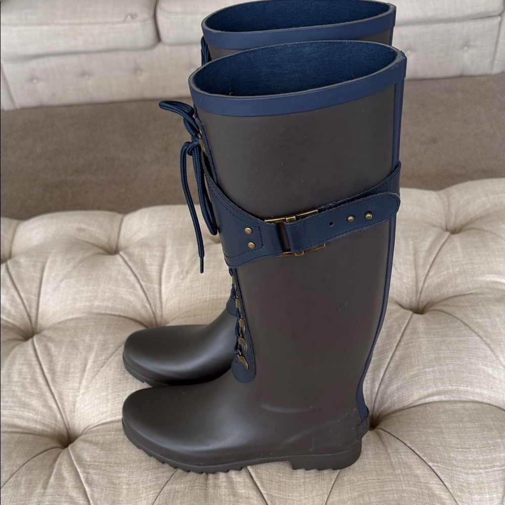 UGG Women's Black and Navy Lace-Up Boots - Picture 6 of 15